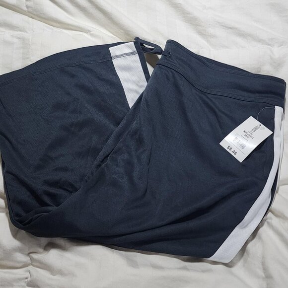 NWT Danskin Now Loose fitting Gray Capris - Picture 1 of 1